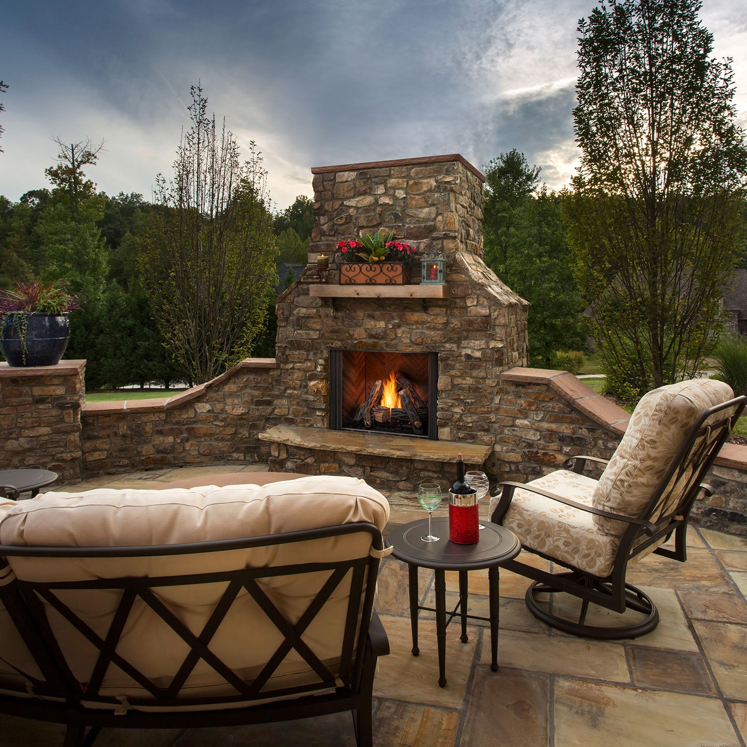 Majestic Courtyard 42 Outdoor Traditional Gas Fireplace with IntelliFire Ignition Single-Sided